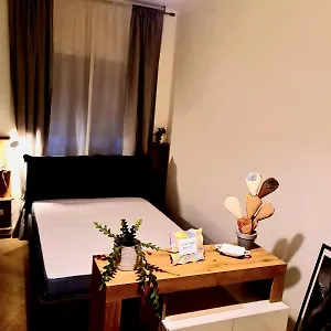 https://lallaros-house.taorminaitalyhotels.com